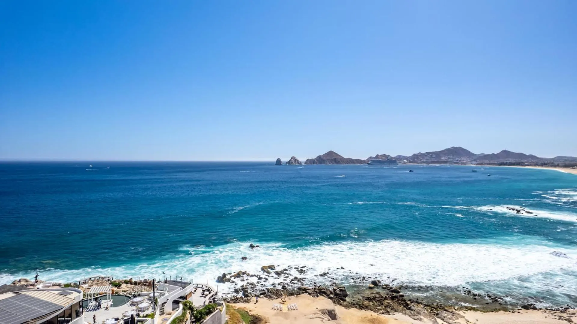 Stunning 2 Bedroom With Ocean Views & Jacuzzi By The Beach Cabo San Lucas