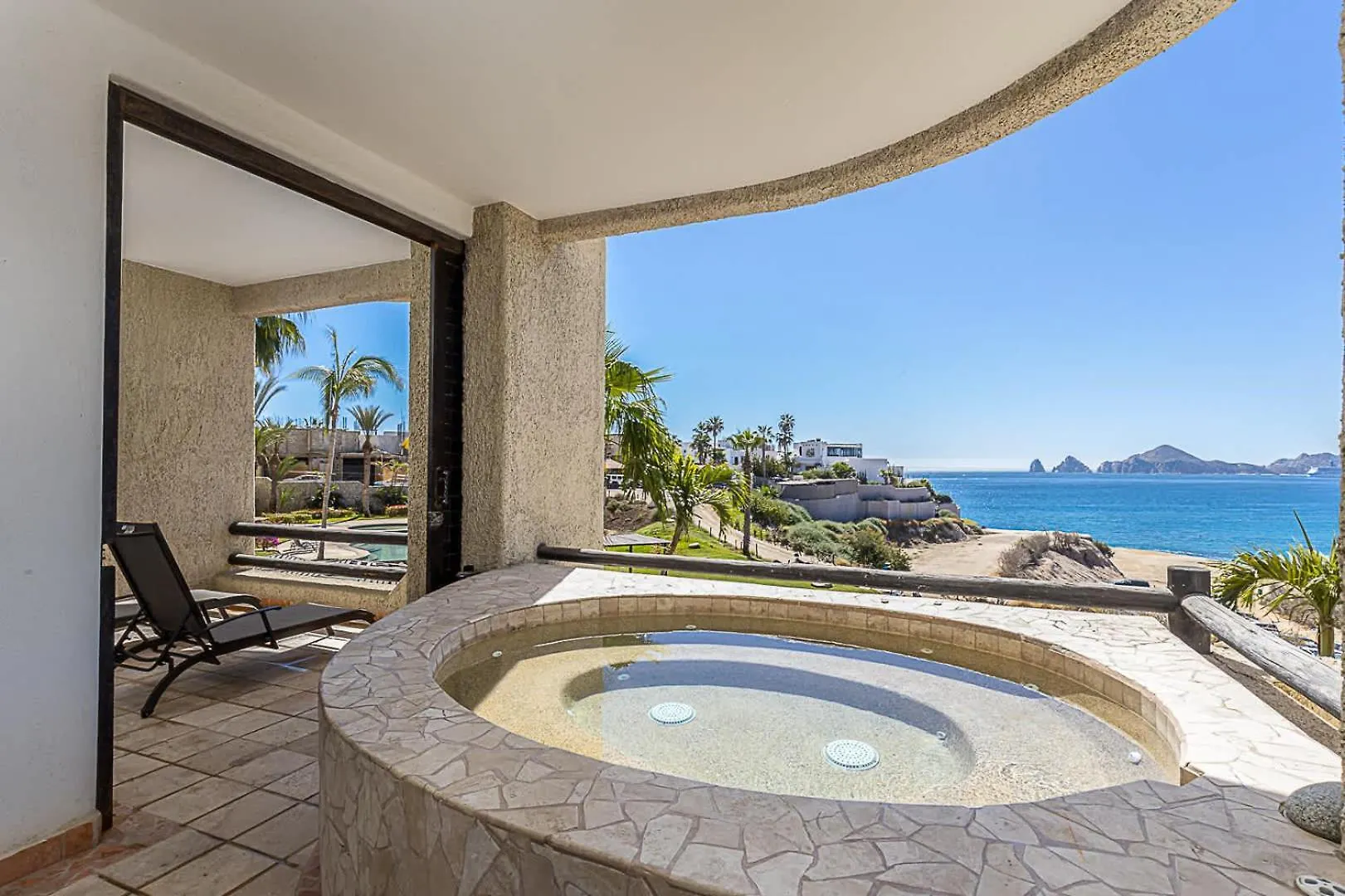 Stunning 2 Bedroom With Ocean Views & Jacuzzi By The Beach Cabo San Lucas