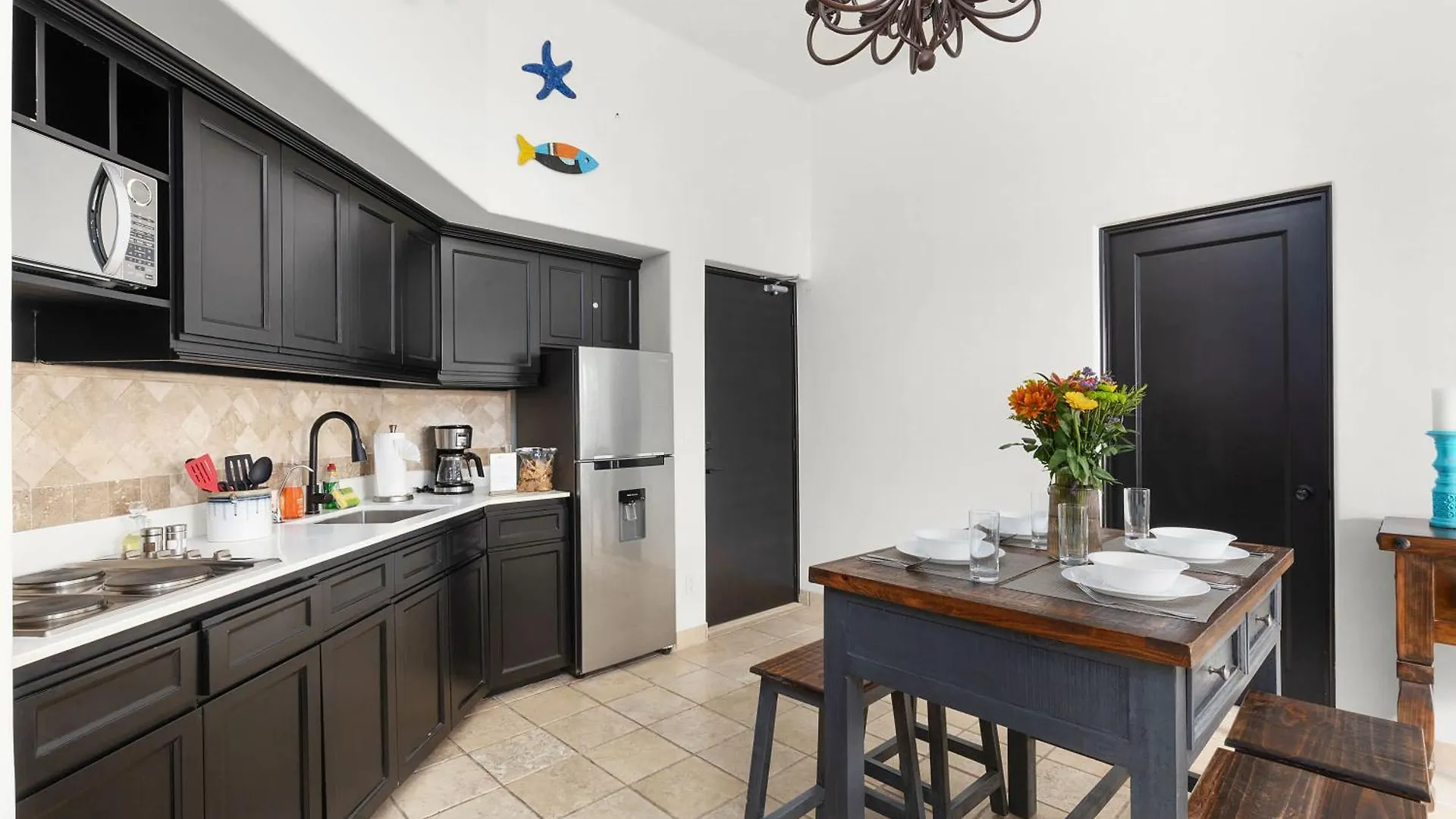 Stunning 2 Bedroom With Ocean Views & Jacuzzi By The Beach Cabo San Lucas