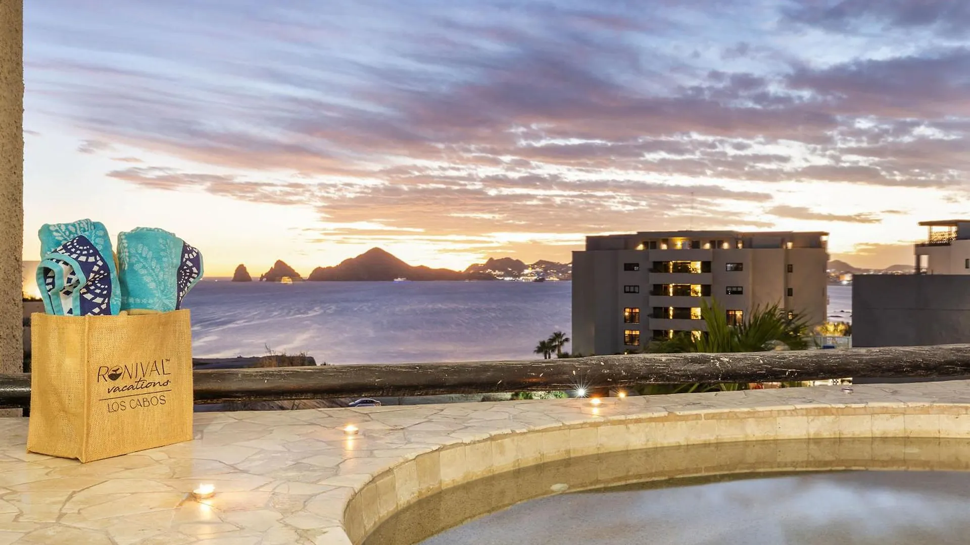 Stunning 2 Bedroom With Ocean Views & Jacuzzi By The Beach Cabo San Lucas Appartement
