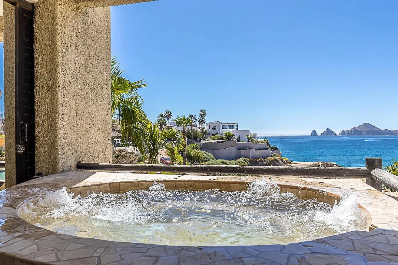 Stunning 2 Bedroom With Ocean Views & Jacuzzi By The Beach Cabo San Lucas