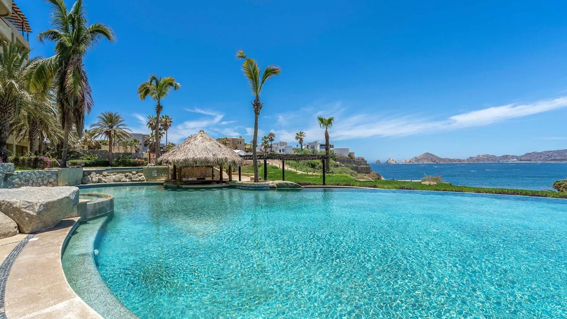 Stunning 2 Bedroom With Ocean Views & Jacuzzi By The Beach Cabo San Lucas 0*,  Mexique