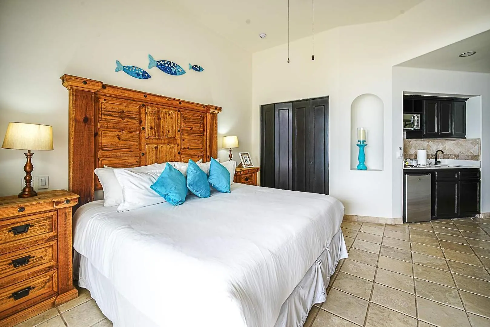 Stunning 2 Bedroom With Ocean Views & Jacuzzi By The Beach Cabo San Lucas